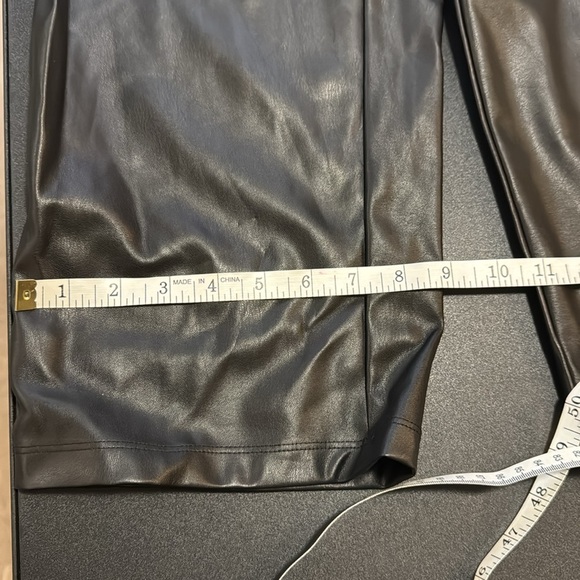 NWTs Who What Wear Pleather like pants. With matching belt. Front pockets. - Picture 11 of 11